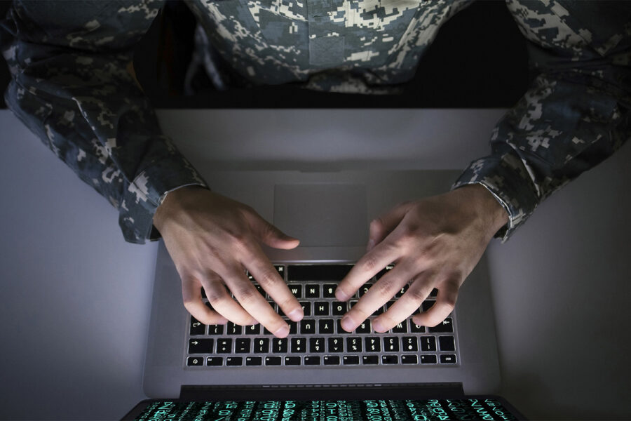 Guerra Cibernética: Amenazas y Defensa Digital en la Nueva Era Militar